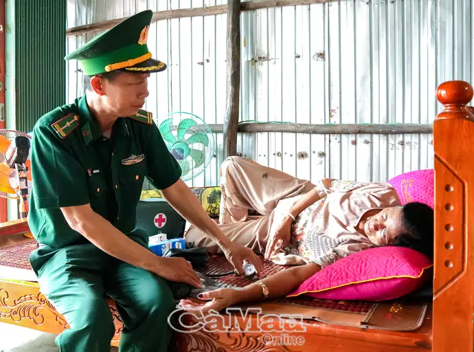 Nghĩa tình quân dân ngày tết Chôl Chnăm Thmây