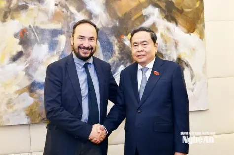 Chủ tịch Quốc hội Trần Thanh Mẫn gặp Tổng Bí thư Đảng Tái lập Cộng sản Italia Maurizio Acerbo