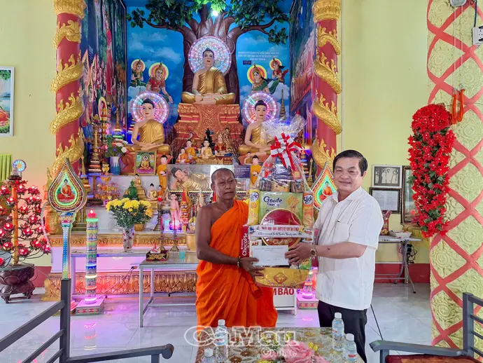 Thăm, chúc Tết Chôl Chnăm Thmây đồng bào Khmer