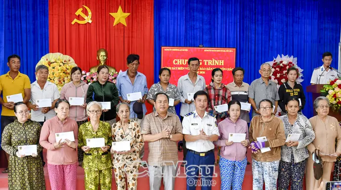 Ấm áp chương trình “Cảnh sát biển với đồng bào dân tộc, tôn giáo”