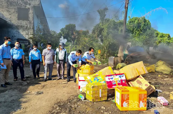 Tiêu huỷ lượng hàng hoá vi phạm trị giá trên 300 triệu đồng