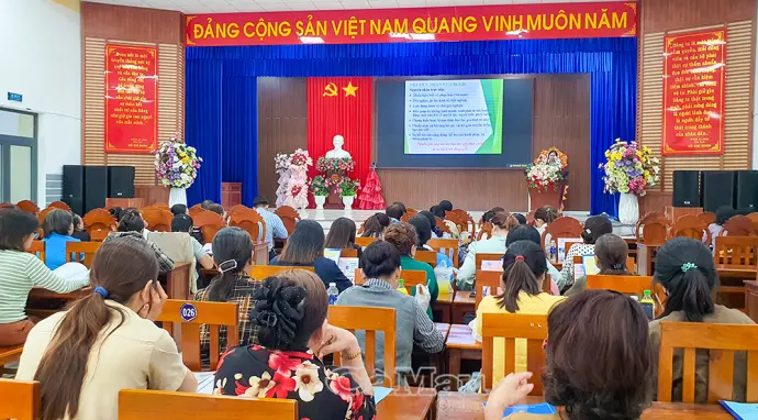 Trang bị kiến thức pháp luật cho phụ nữ vùng biển