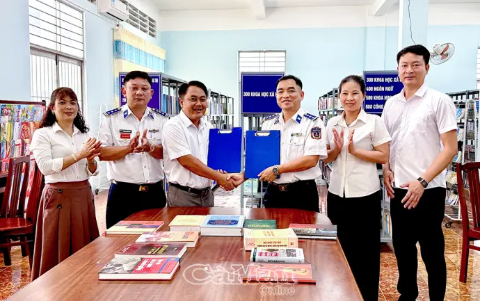 Thư viện tỉnh Cà Mau đồng hành cùng Hải đoàn 42 phát triển văn hoá đọc