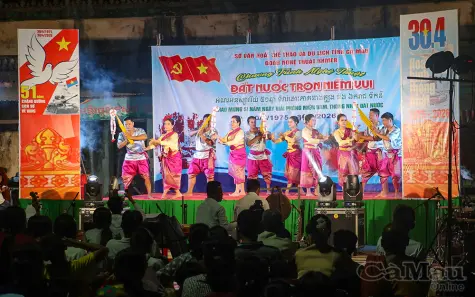 Đoàn Nghệ thuật Khmer tỉnh Cà Mau lưu diễn phục vụ bà con dịp lễ 30/4