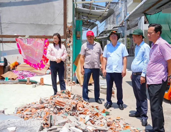 Bí thư Tỉnh uỷ Nguyễn Hồ Hải thăm hỏi, chỉ đạo khắc phục vụ sạt lở tại Tân Thành