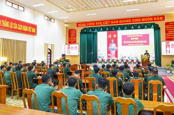 Nâng chất đội ngũ báo cáo viên trong lực lượng vũ trang tỉnh