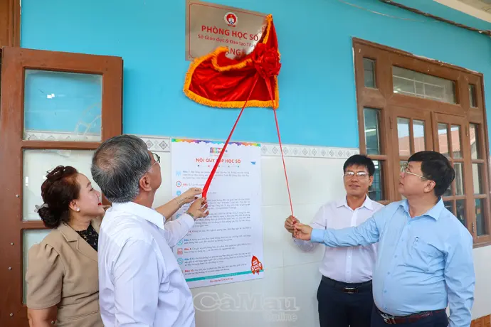 Cà Mau tiếp nhận 3 phòng học số do Thành phố Hồ Chí Minh trao tặng