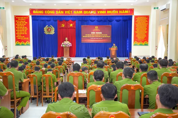 Hướng tới 100% đơn vị công an cấp xã cấp căn cước