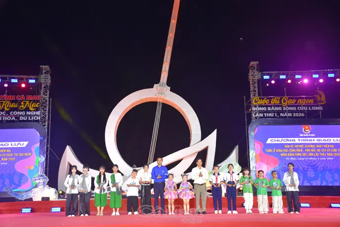 Sôi động chương trình nghệ thuật mang sắc màu tuổi trẻ