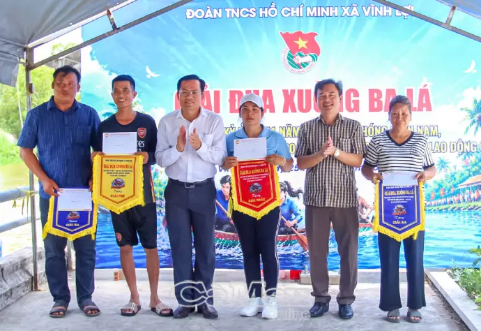 Xã đoàn Châu Thới xuất sắc giành giải Nhất đua xuồng ba lá