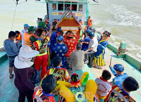 Rộn ràng Lễ hội Nghinh Ông Gành Hào