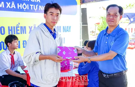 Lan toả an sinh giữa mùa Nghinh Ông