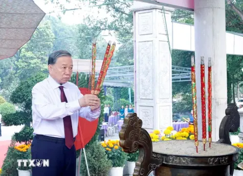 Tổng Bí thư, Chủ tịch nước Tô Lâm dâng hương tại Nghĩa trang Liệt sĩ Tân Biên