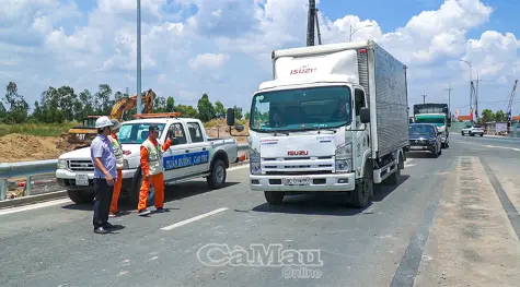 Thông xe trở lại tuyến cao tốc đoạn Hậu Giang - Cà Mau