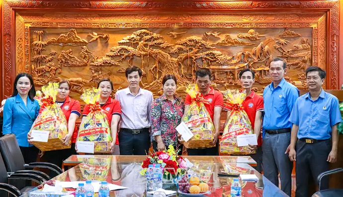 Ấm lòng công nhân trong những ngày lễ lớn