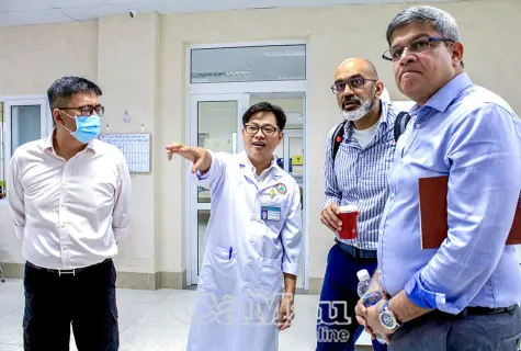 Viện Đại học Sydney Việt Nam cùng Đoàn chuyên gia Quỹ Gate tham quan Bệnh viện Đa khoa Cà Mau