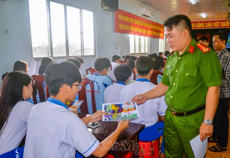 Trang bị kiến thức pháp luật cho học sinh