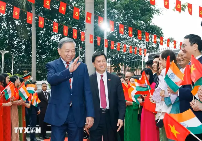 Tổng Bí thư, Chủ tịch nước Tô Lâm gặp gỡ cộng đồng người Việt Nam tại Ấn Độ