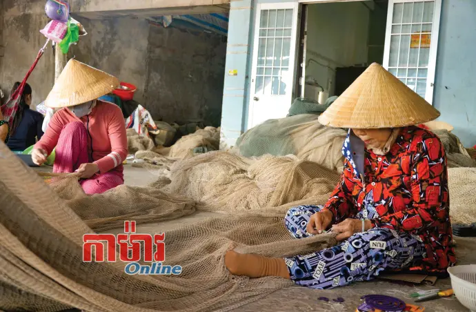 ជីវភាពរស់នៅប្រកបដោយប្រសិទ្ធភាពរបស់បងប្អូននារីនៅតាមឆ្នេរសមុទ្រ