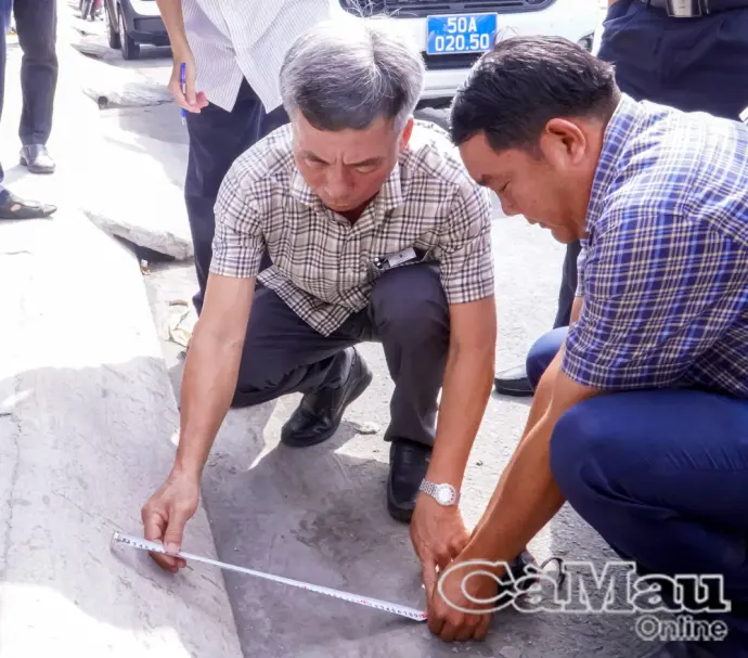 Vuốt lại độ dốc bó vỉa tuyến Quốc lộ 1 đoạn phường Tân Thành