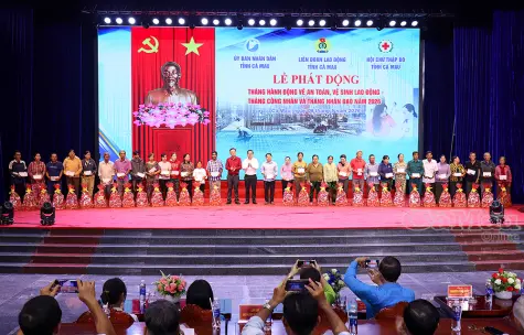 Hơn 1,3 tỷ đồng chăm lo cho công nhân và người nghèo