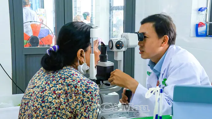 Khám mắt miễn phí cho 600 người dân nông thôn