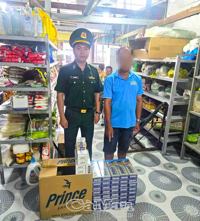 Xử lý tiệm tạp hoá vi phạm mua bán gần 500 bao thuốc lá không rõ nguồn gốc