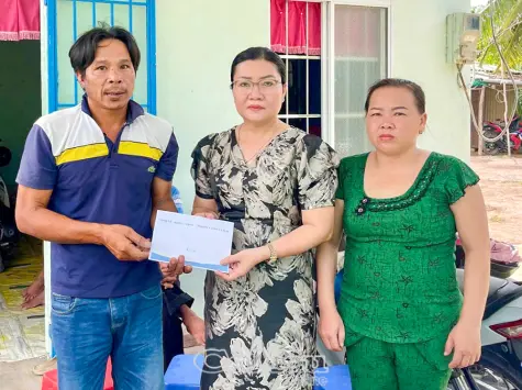 Thăm hỏi, hỗ trợ gia đình nạn nhân vụ tai nạn lao động tại xã Hưng Hội
