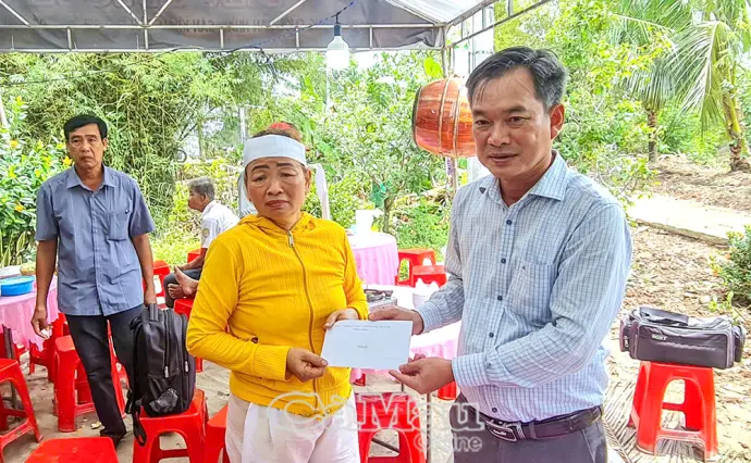 Thăm hỏi, hỗ trợ gia đình nạn nhân bị sét đánh tử vong