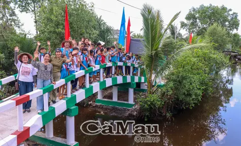 Nối bờ vui bằng những cây cầu nghĩa tình