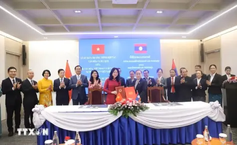 Việt Nam - Lào tăng cường hợp tác về văn hoá và du lịch