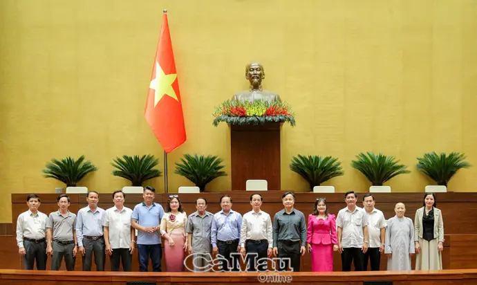 Đoàn đại biểu MTTQ Việt Nam tỉnh Cà Mau tham quan Nhà Quốc hội