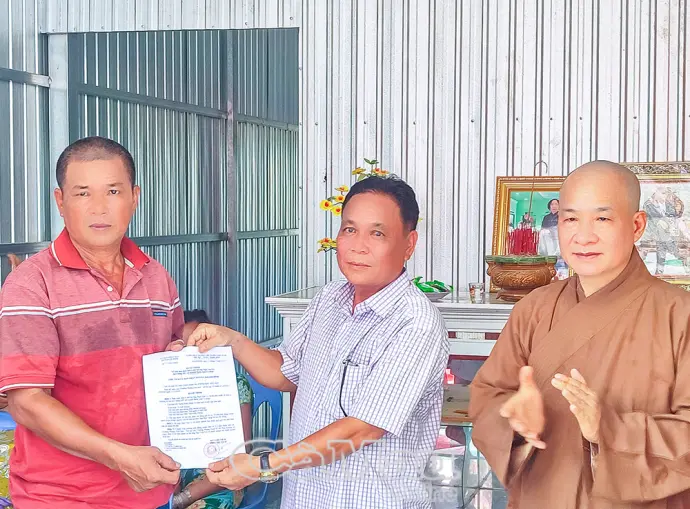 Trao 2 căn nhà tình thương cho hộ khó khăn ở xã Khánh Bình