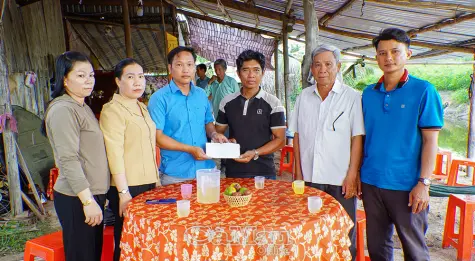 Thăm, hỗ trợ gia đình nạn nhân tử nạn khi đi lao động ngoài tỉnh