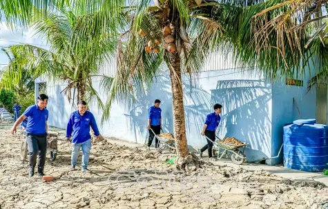 Màu áo xanh chung tay dựng xây nhà Đại đoàn kết