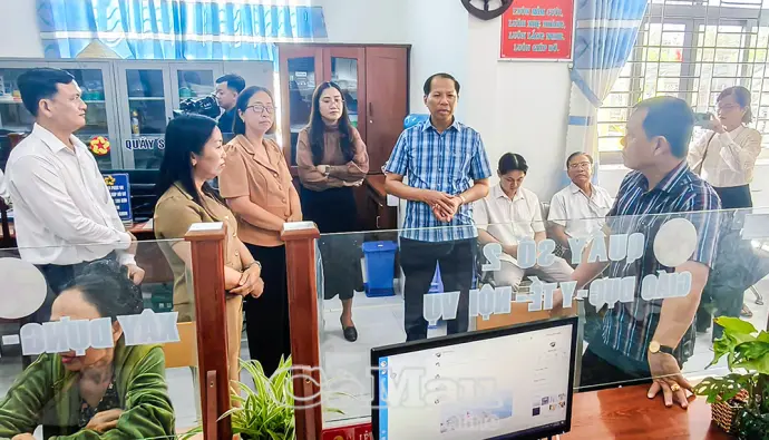 Kiểm tra công tác hộ tịch, chứng thực tại Phường Lý Văn Lâm