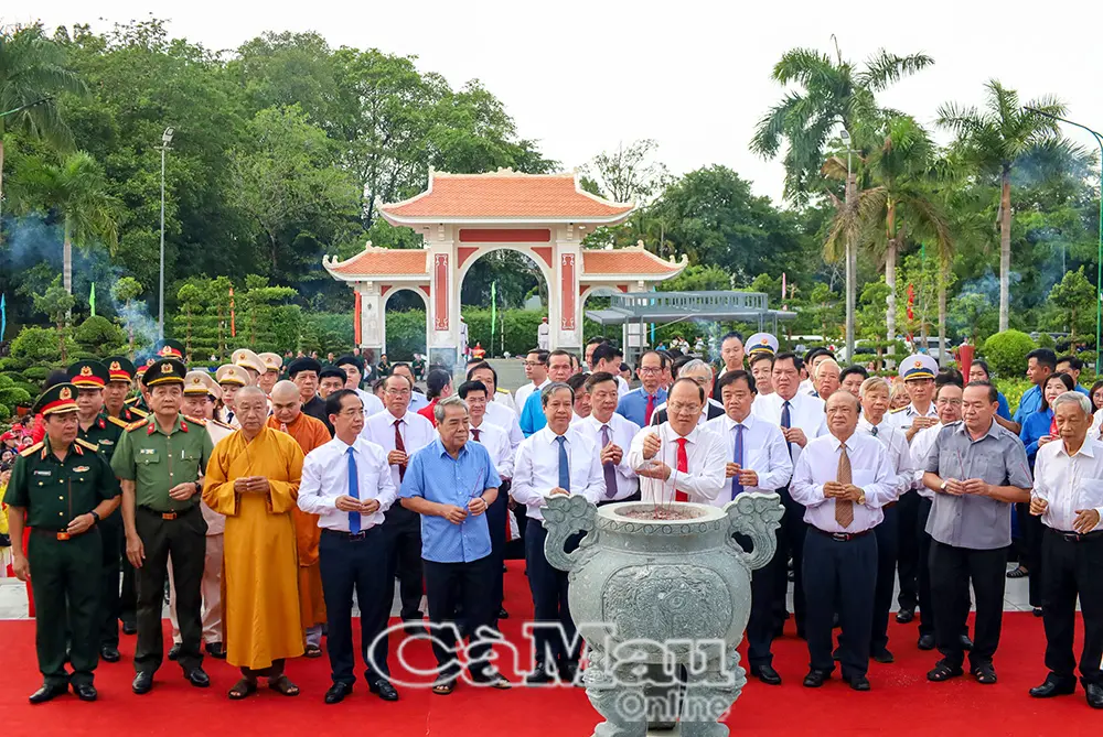 Cà Mau thành kính nhớ ơn Bác
