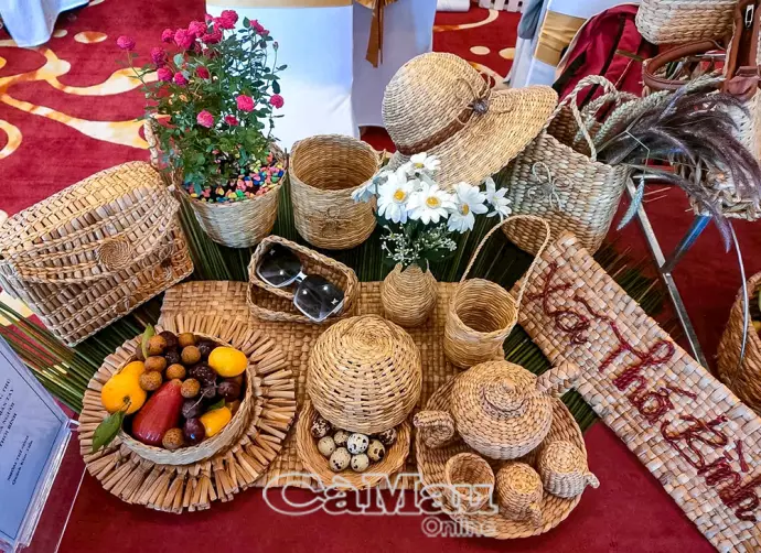 Giảm nghèo bền vững từ nghề đan lục bình