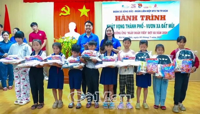 Mang yêu thương đến Sông Đốc