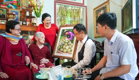 Tri ân Anh hùng Lực lượng vũ trang nhân dân Phạm Thị Bay