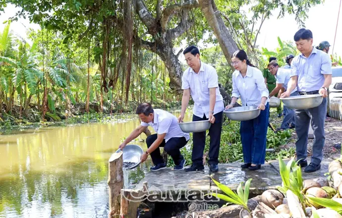 Không chỉ thả cá mà còn giữ nguồn lợi thuỷ sản