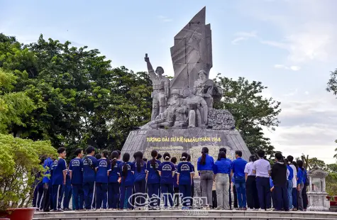 “Câu chuyện thời hoa lửa” và những ngọn nến tri ân