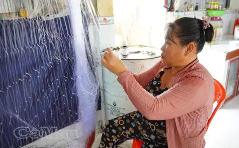 Giữ nghề làm lưới, ổn định sinh kế