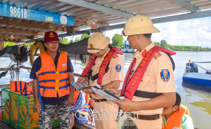 Siết chặt kỷ cương giao thông đường thuỷ