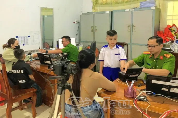 Công an Cà Mau phục vụ Nhân dân xuyên Lễ 2/9