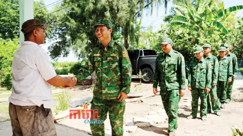 ភាពកក់ក្តៅនៃចំណងមិត្តភាពរវាងយោធាជាមួយប្រជាជនតំបន់ឆ្នេរសមុទ្រ