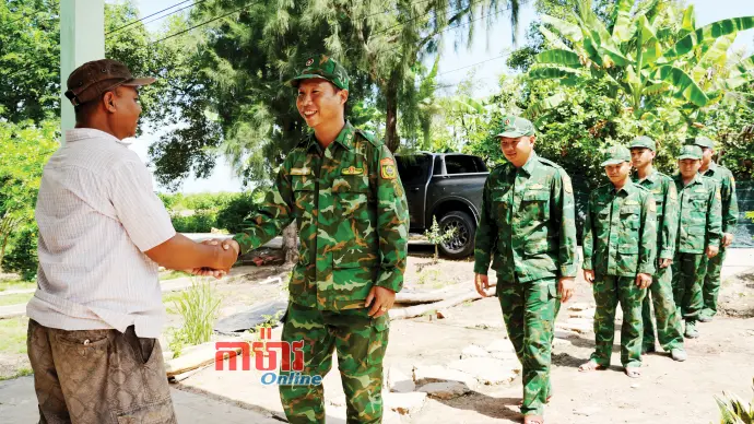 ភាពកក់ក្តៅនៃចំណងមិត្តភាពរវាងយោធាជាមួយប្រជាជនតំបន់ឆ្នេរសមុទ្រ