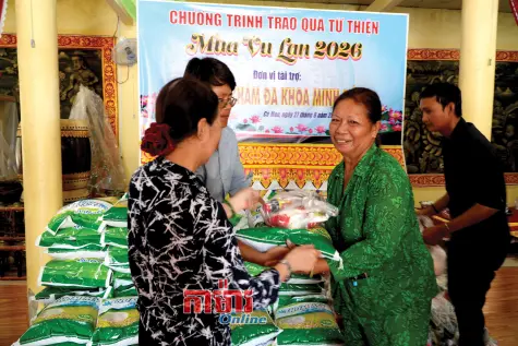 រួមដំណើរជាមួយអ្នកក្រ