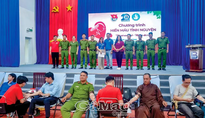 Trao giọt máu hồng, thắp niềm hy vọng
