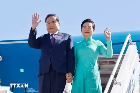 Chủ tịch Quốc hội và Phu nhân bắt đầu thăm chính thức Mông Cổ